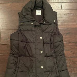 black Old Navy puffer vest